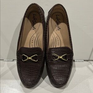Life Stride brown loafers.  Women’s size 11.  EUC.